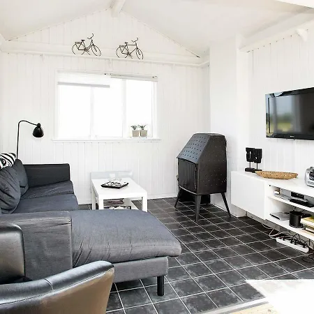 Dom wakacyjny Two-bedroom Holiday In 3