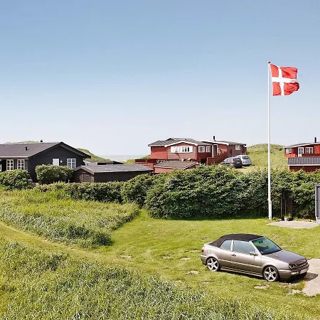 Two-bedroom Holiday In 3